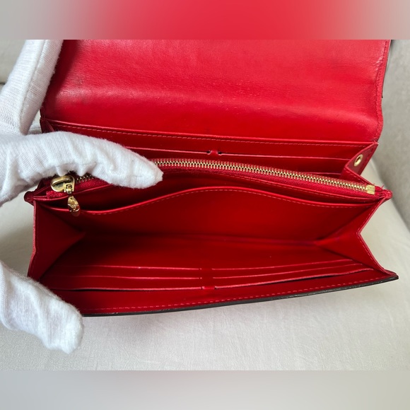 Authentic Louis Vuitton Red Vernis Sarah Wallet on Chain - Picture 12 of 15